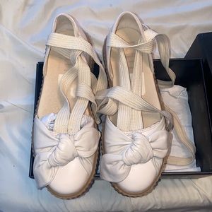 Lightly worn Fenty puma woman strap up sandal sneaker!